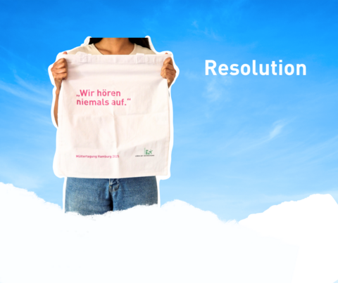 Person hält Jutebeutel mit der Aufschrift: "Wir hören niemals auf!"